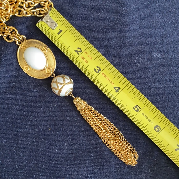 Gold and white statement necklace - Picture 5 of 5